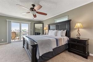 primary suite with king bed