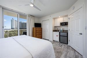 Large Suite with Kitchenette