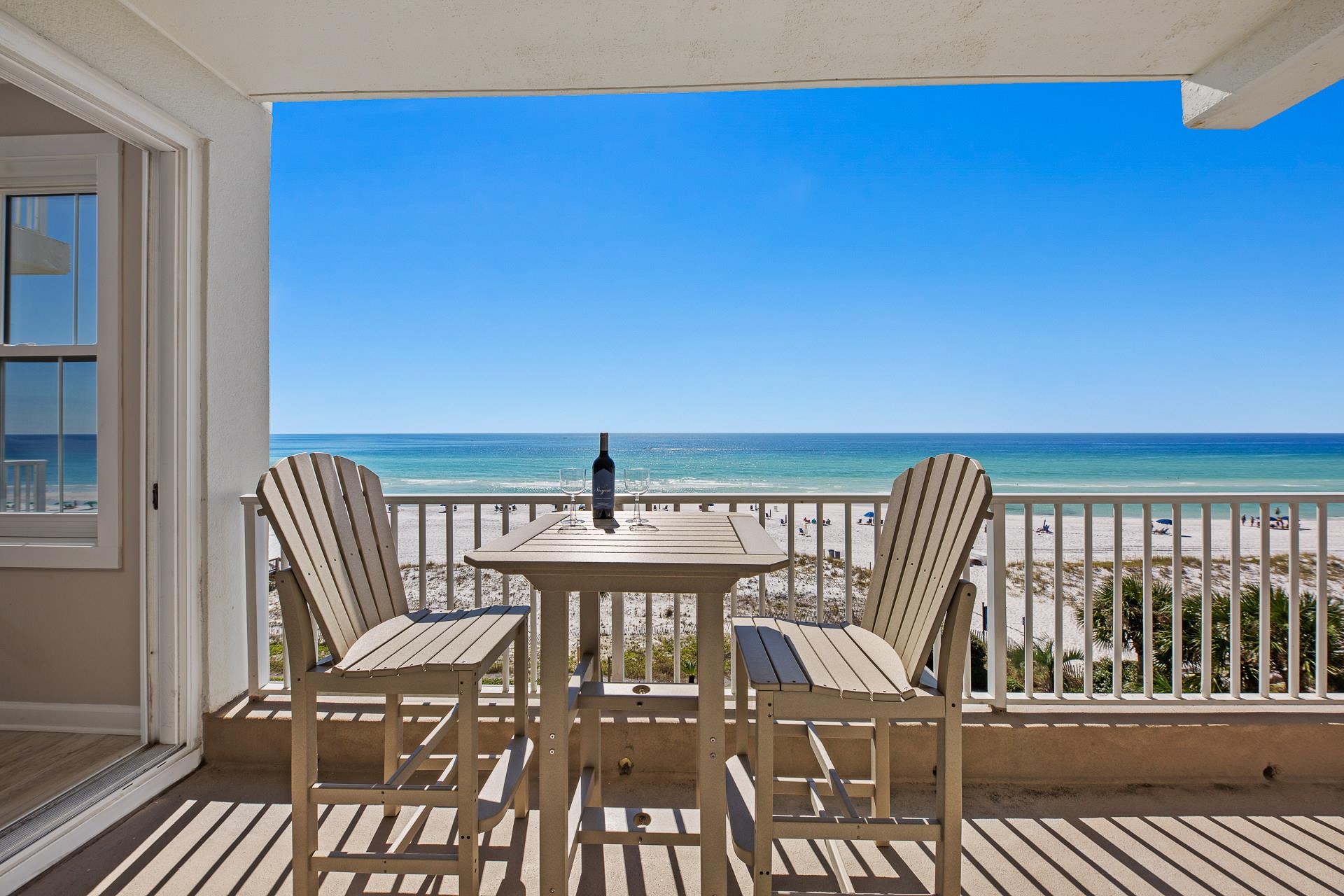Beachfront Balcony for Relaxing