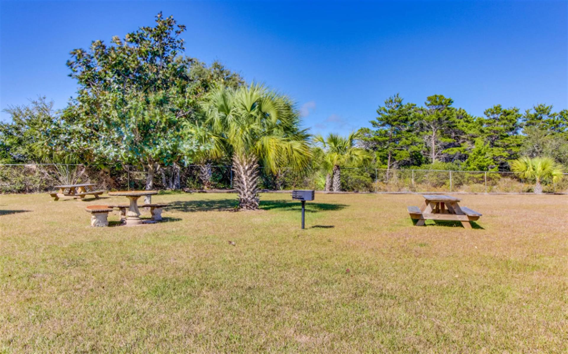 Gulf Terrace Grounds PicnicGrill Area