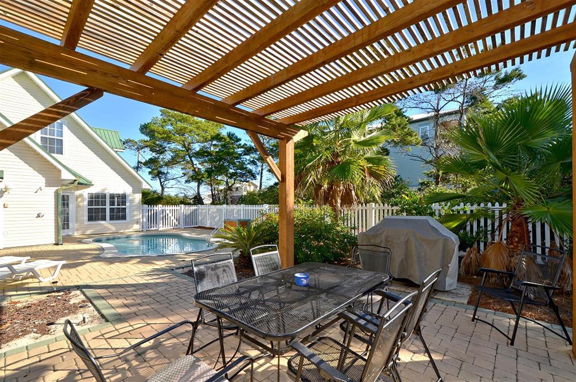 Enjoy Poolside Dining