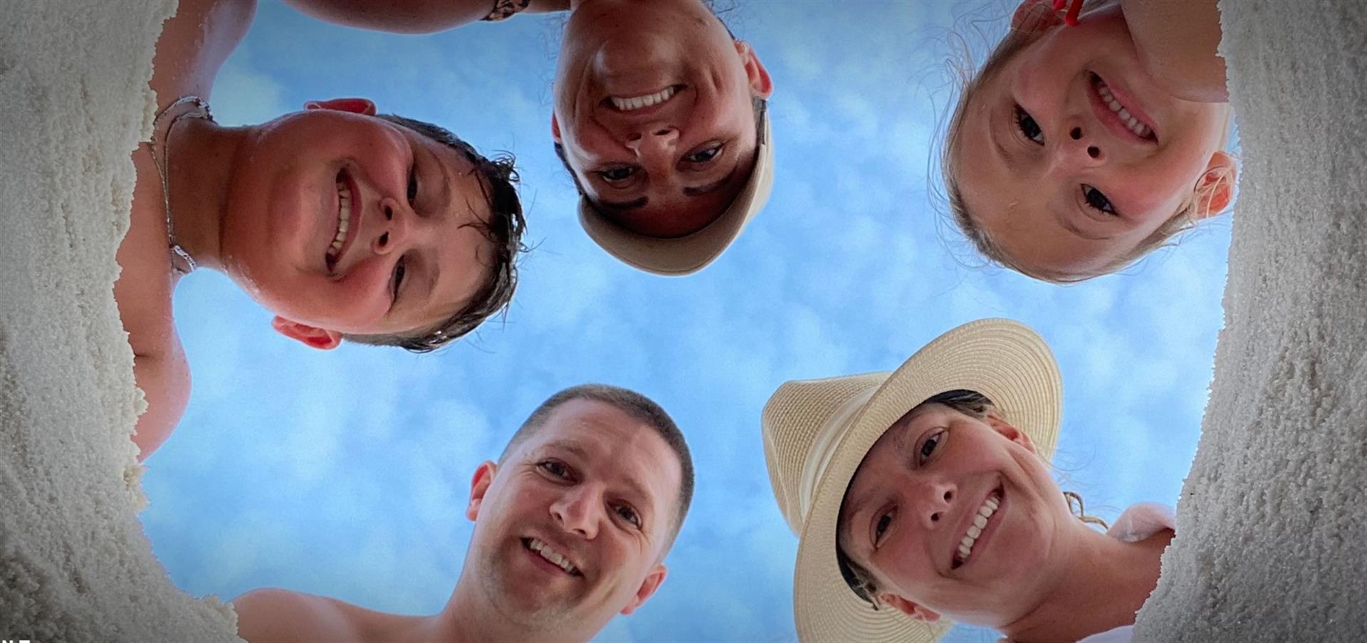 FAMILY IN SAND FAMILY IN SAND