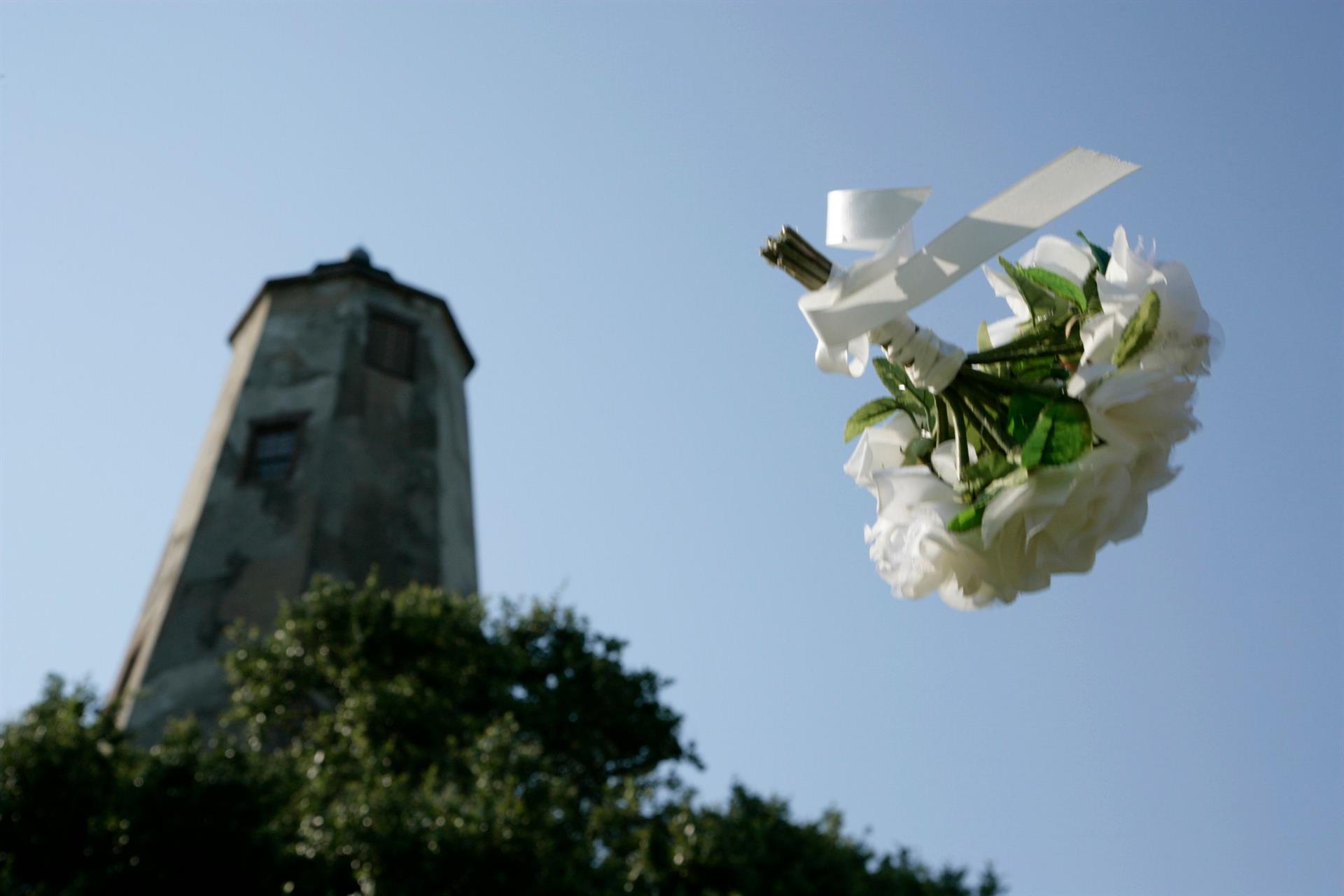 wedding bouquet in front of Old Baldy lighthouse