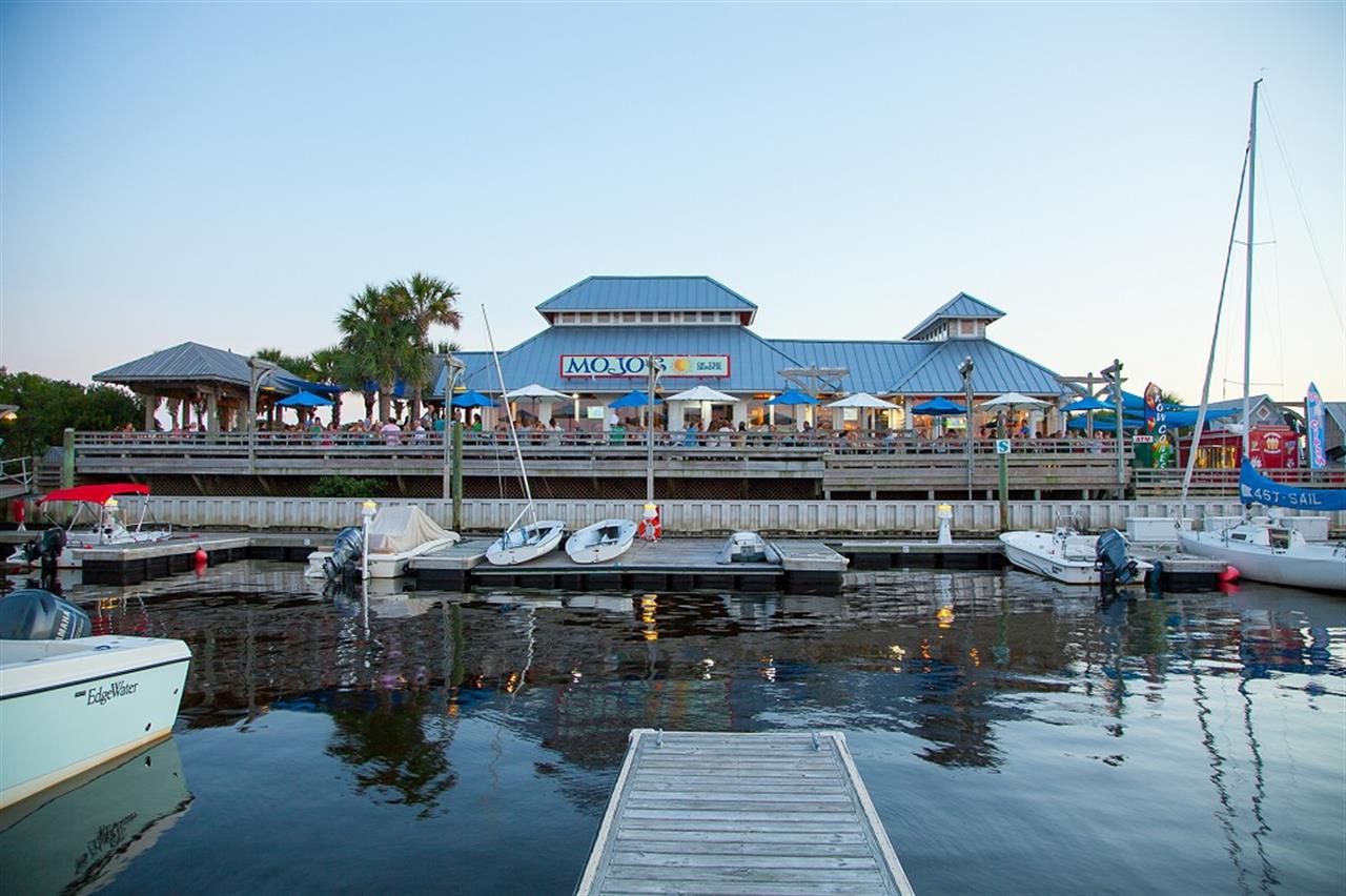 7712 Mojos On The Harbor B