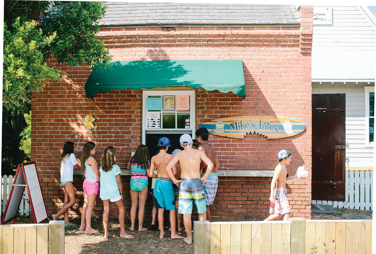 87813 Mikes Bites Frozen Treats On Bald Head Island B