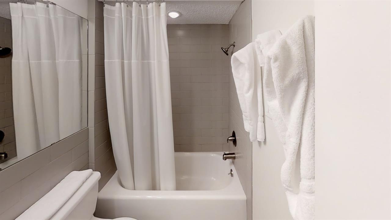 Jetty-East-Condominium-Resort-Unit-517B-Bathroom