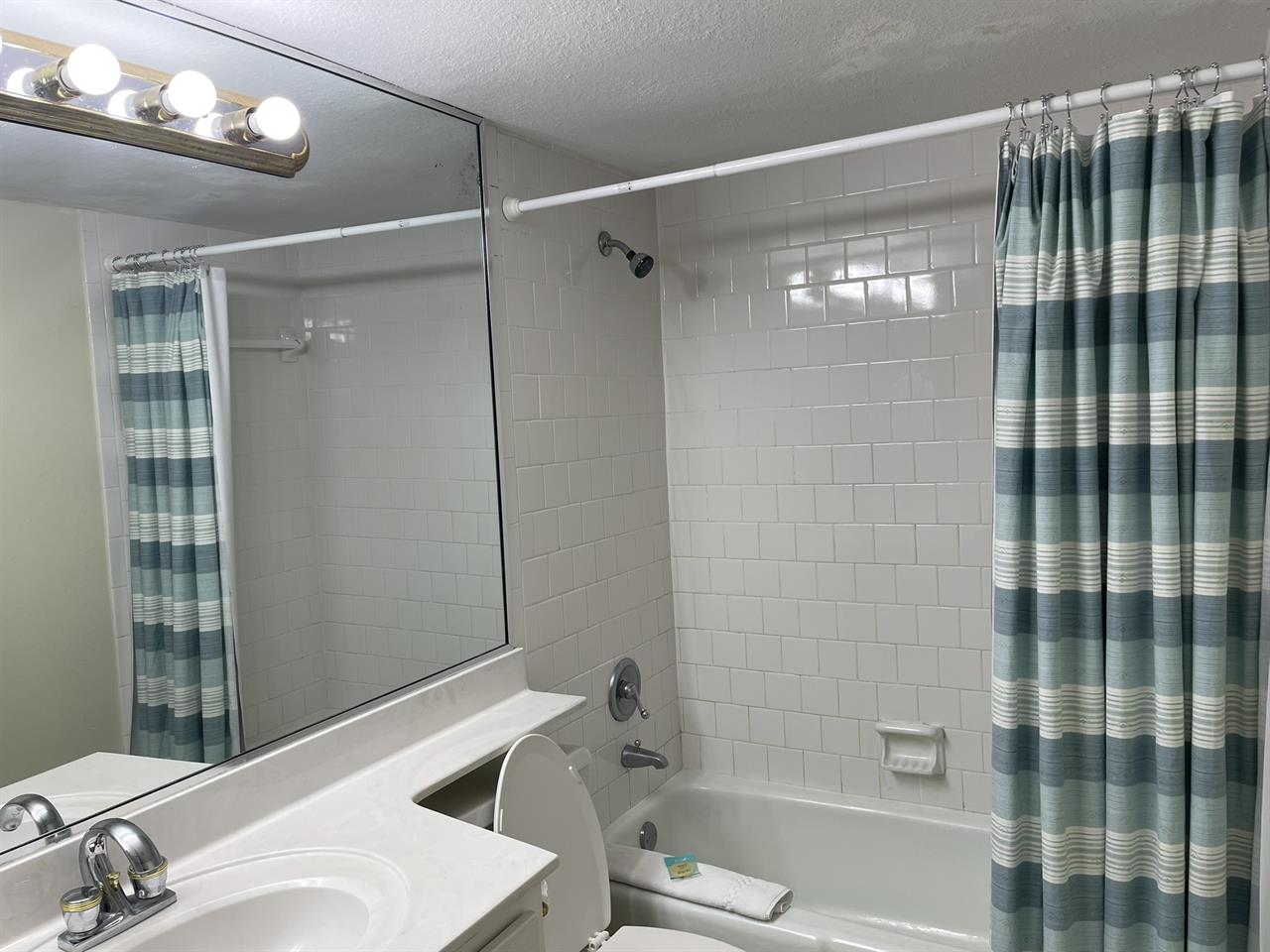 HSRC 214 Bathroom with TubShower Combo