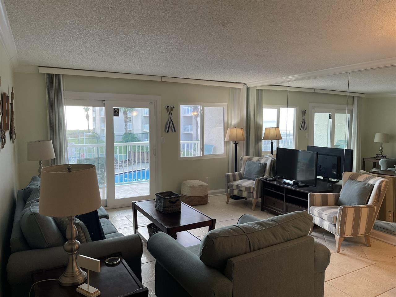 HSRC 214 Living Area 40 TV, Sofa Sleeper, Private Balcony