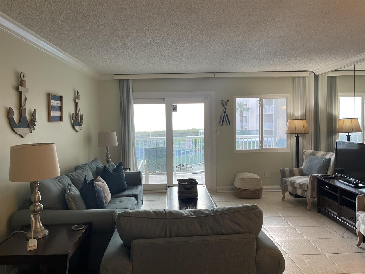 HSRC 214 Living Area 40 TV, Sofa Sleeper, Private Balcony