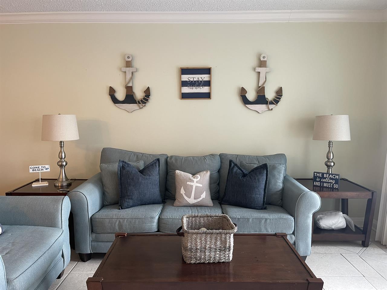 HSRC 214 Living Area with Sofa Sleeper