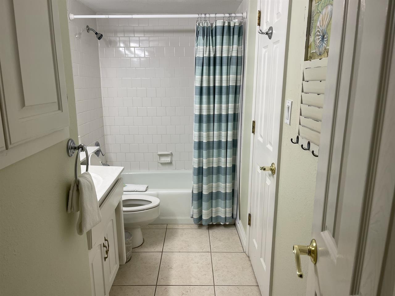 HSRC 214 Bathroom with TubShower Combo
