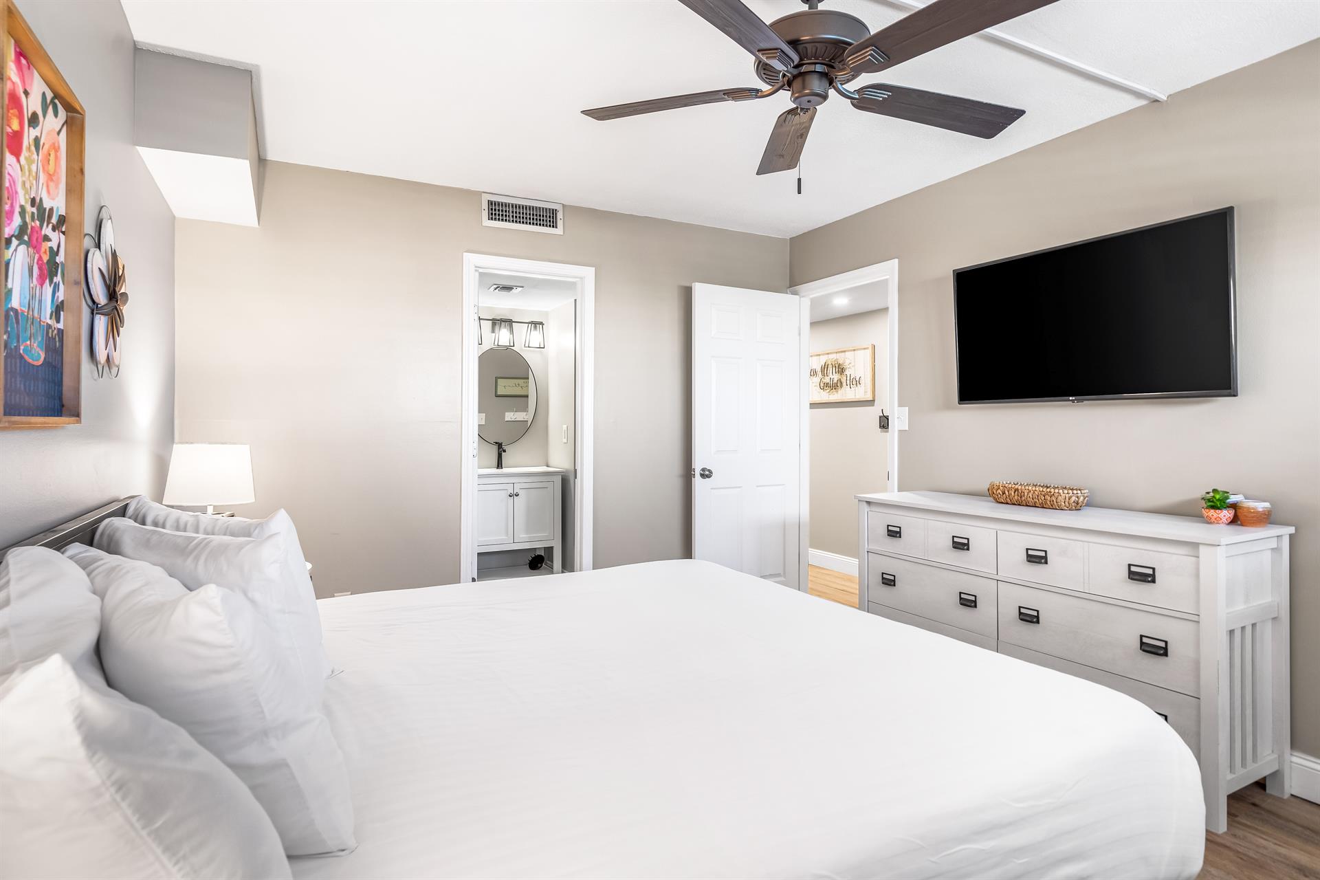 HSRC 706 Bedroom With King Bed