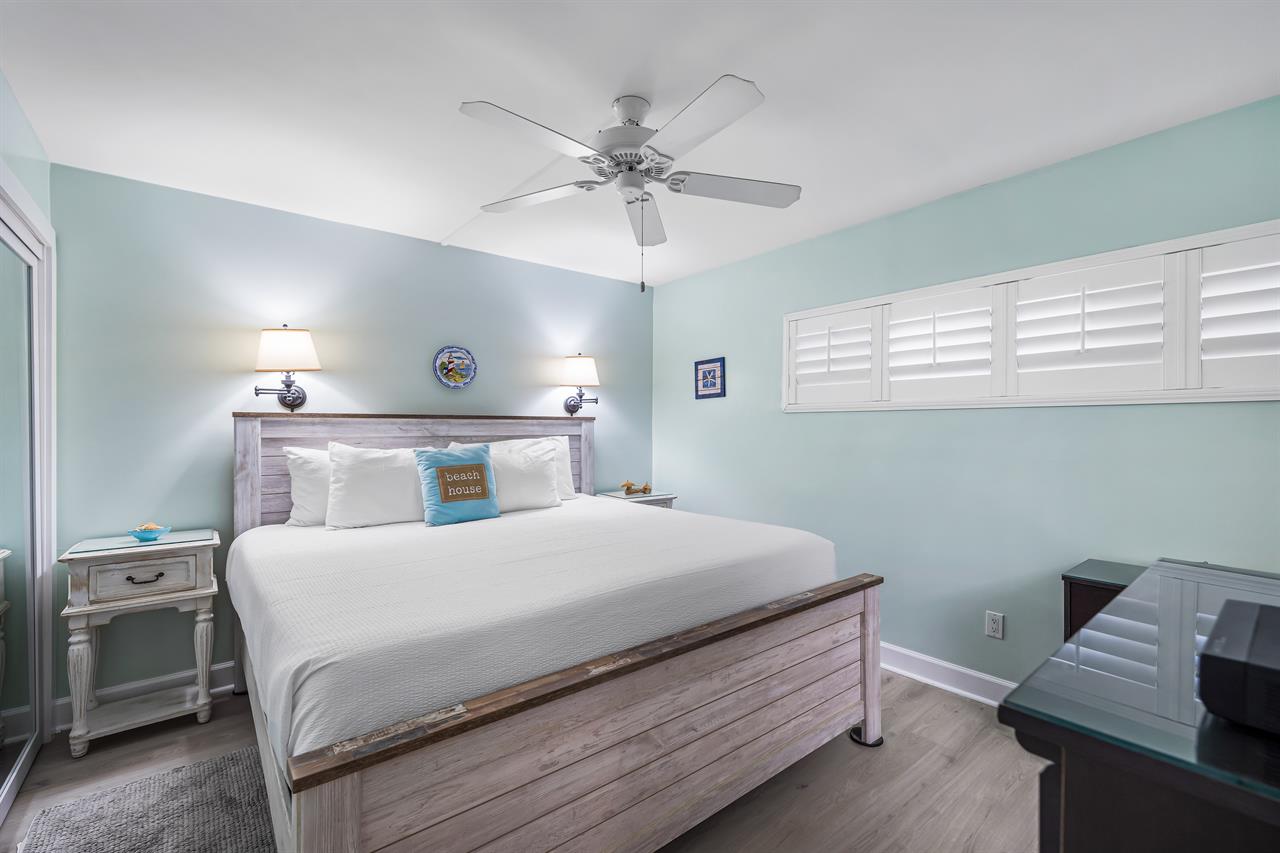 HSRC 320 Second Bedroom With King Bed