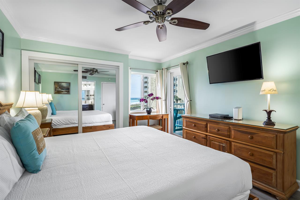 HSRC 320 Master Bedroom With King Bed