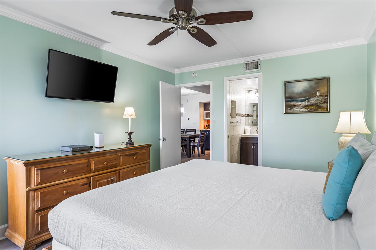 HSRC 320 Master Bedroom With King Bed