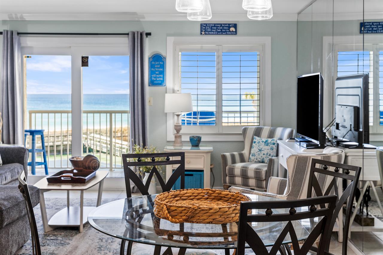 HSRC 316 Dining Living Area With Gulf View