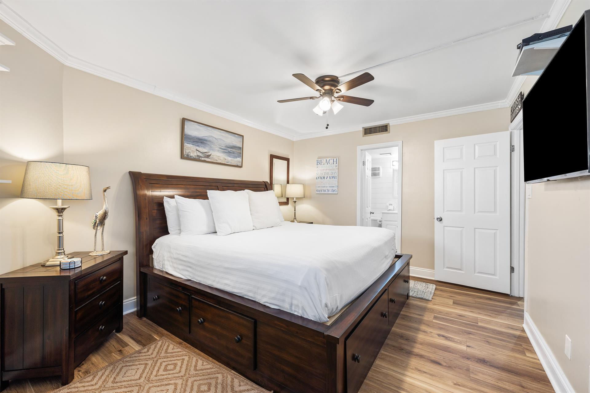 HSRC 712 Bedroom With King Storage Bed