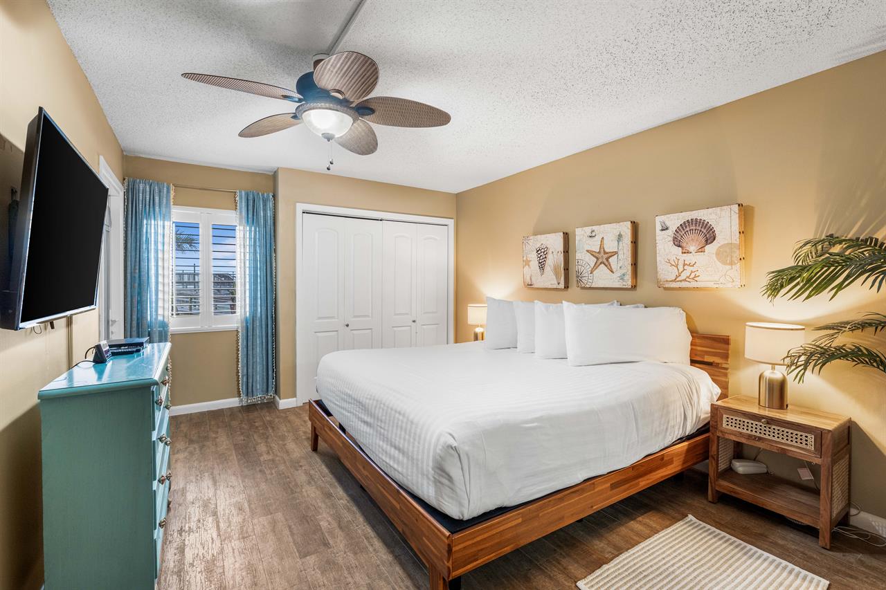 HSRC 119 Master Bedroom With King Bed