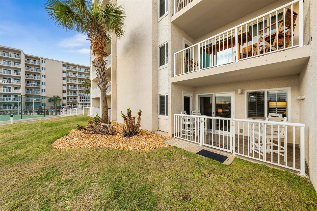 HSRC 119 Private WalkOut Patio