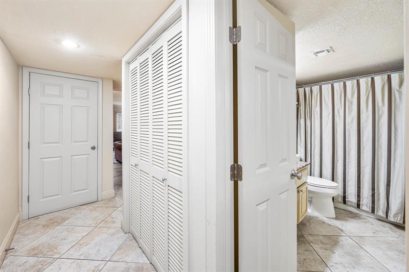 111893 M