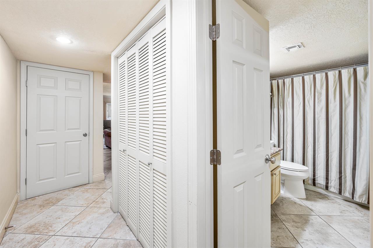 HSRC 613 Entryway And Bathroom