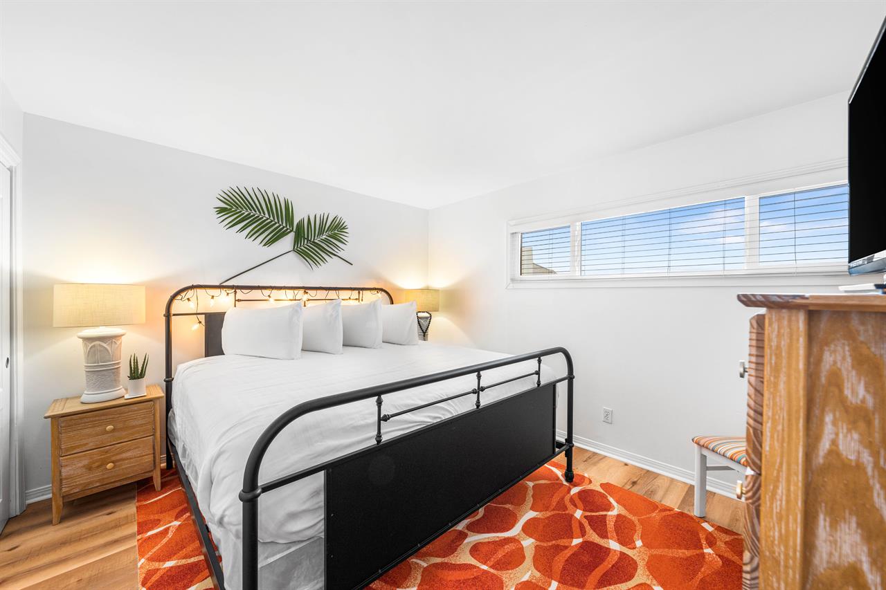 HSRC 604 Second Bedroom With King Bed