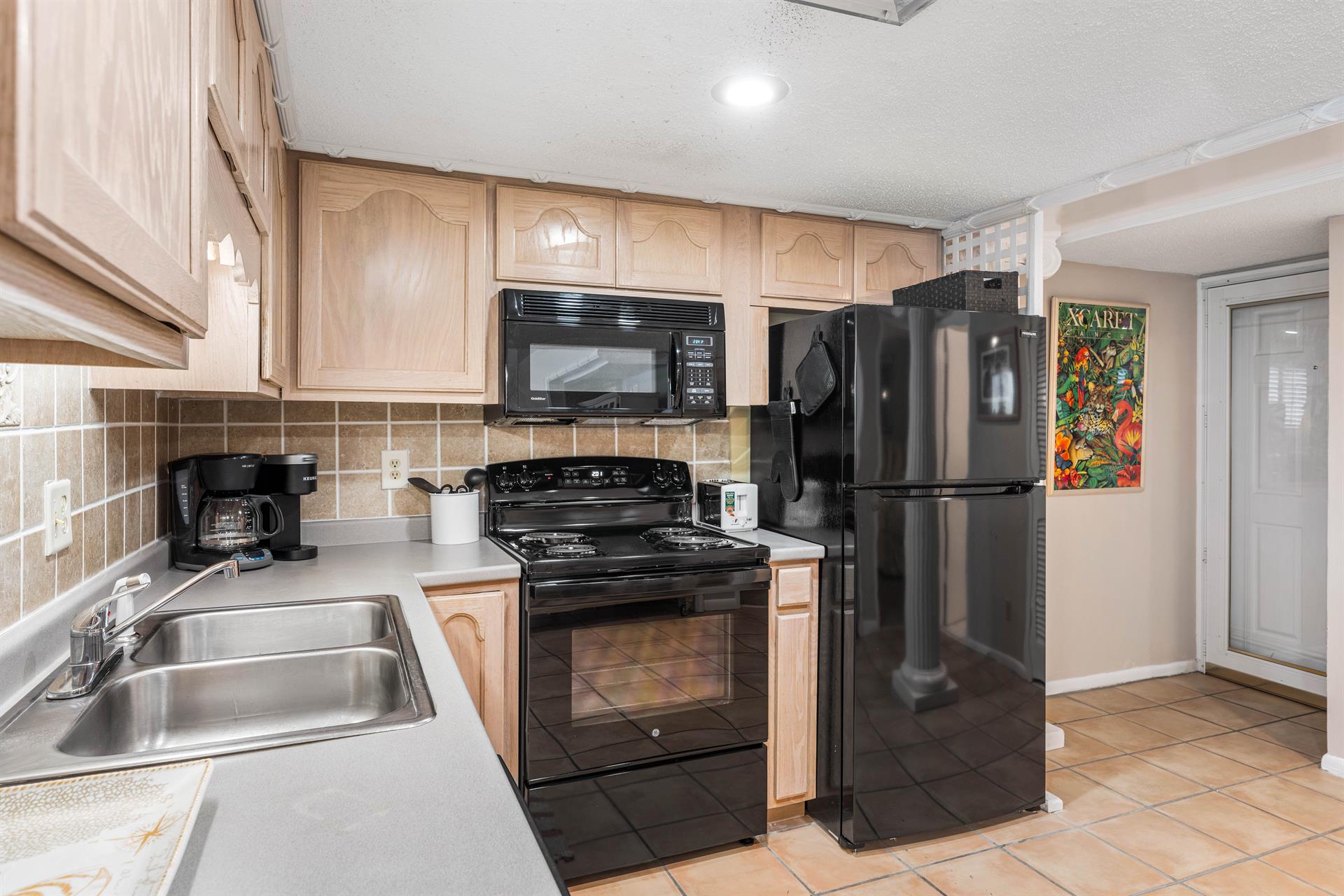 HSRC 408 Fully Stocked Kitchen