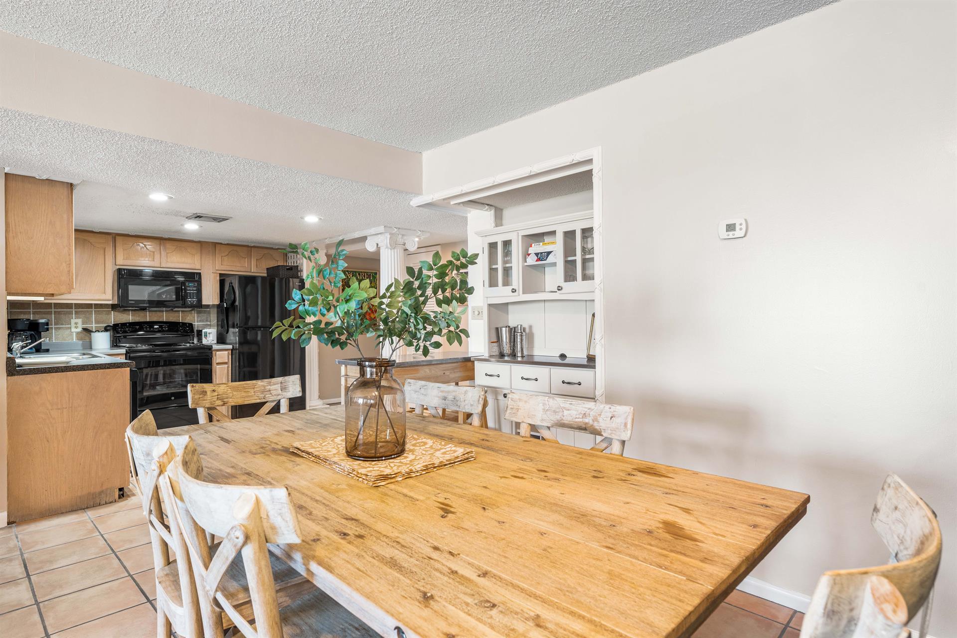 HSRC 408 Dining Table