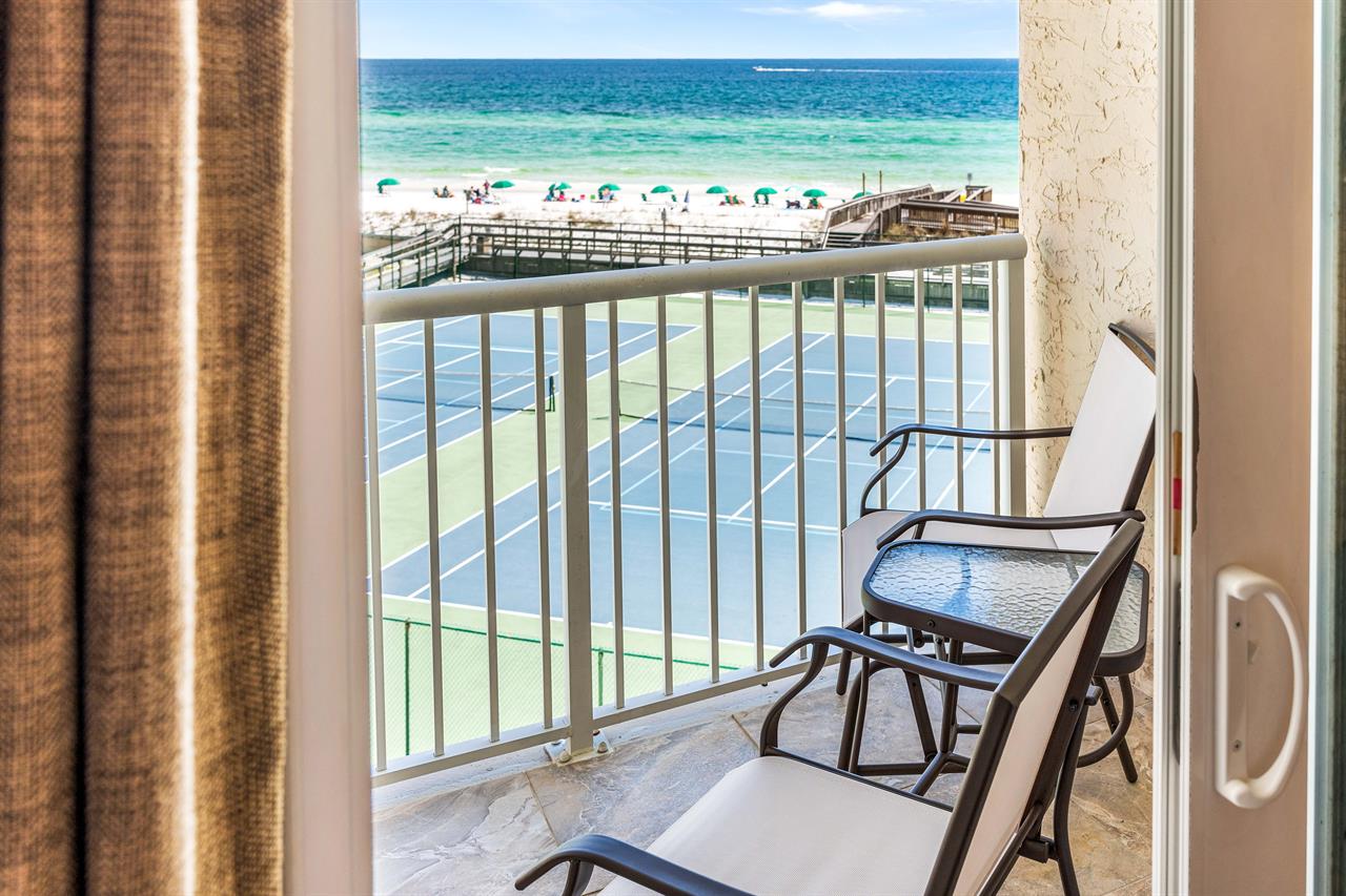 FREE BEACH SERVICE MARCH 1  OCT 31 STAYS 14 DAYS OR LESS