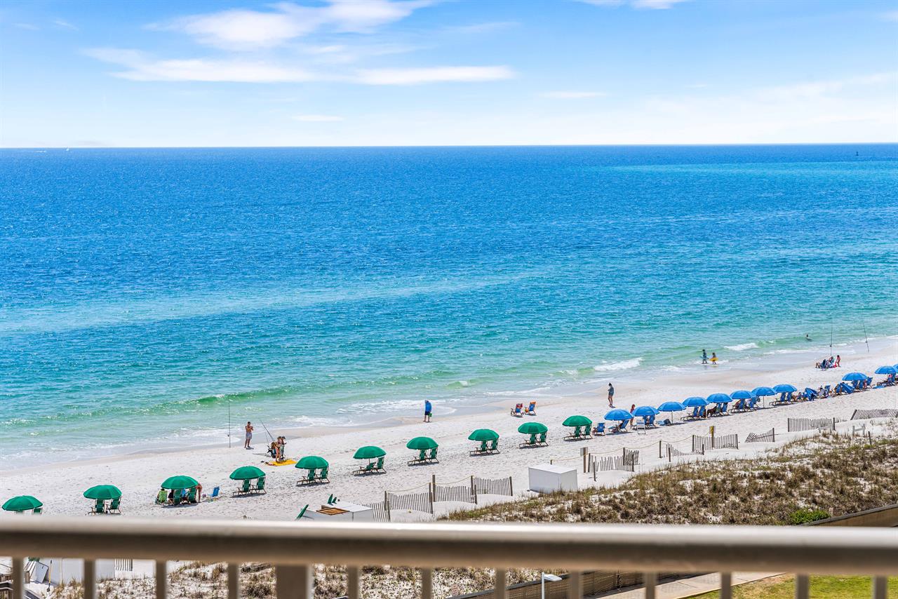 FREE BEACH SERVICE MARCH 1  OCT 31 STAYS 14 DAYS OR LESS