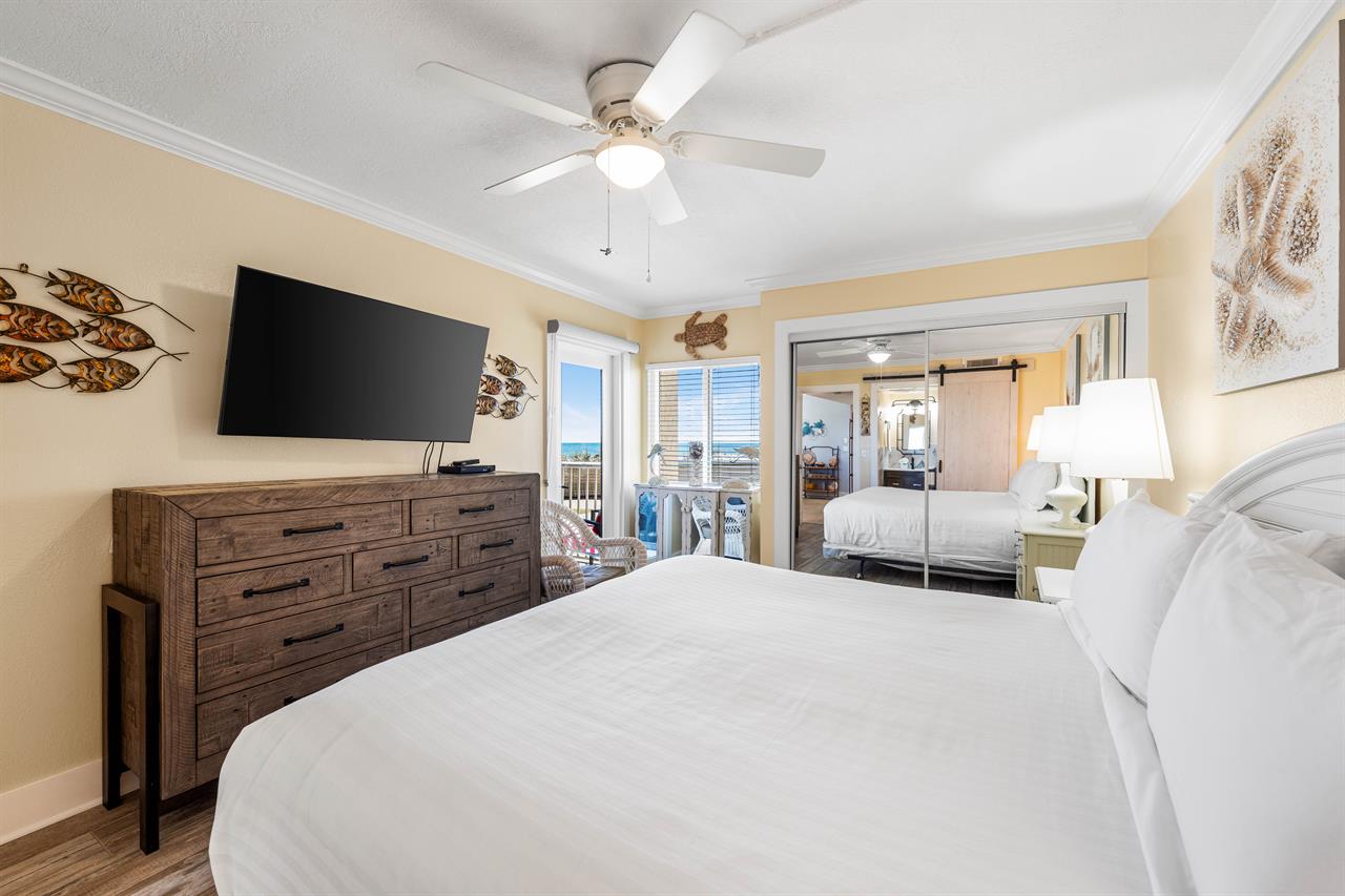 HSRC Master Bedroom with King Bed  55 TV