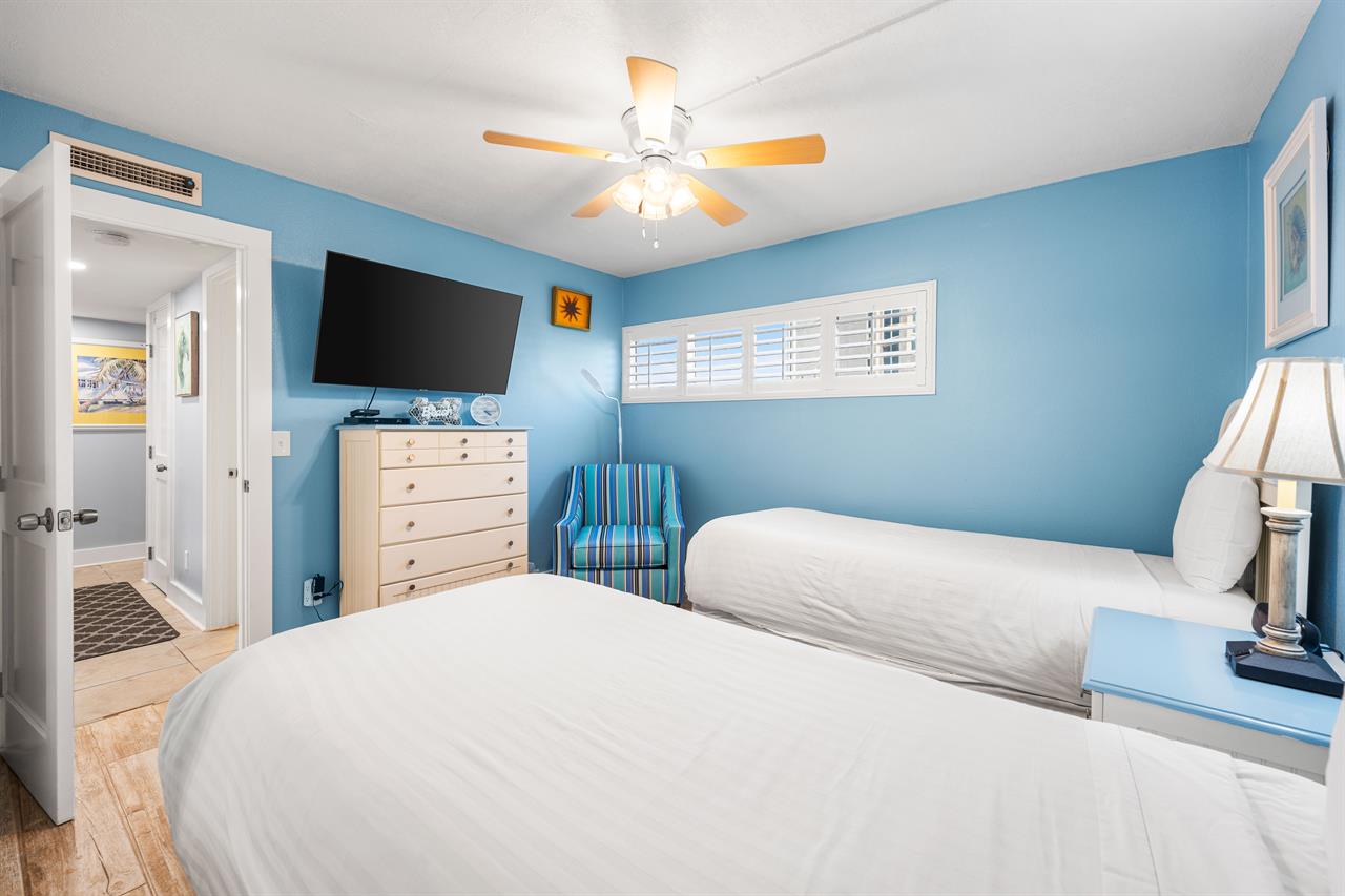 HSRC Guest Bedroom Two Twin Beds, 55 TV