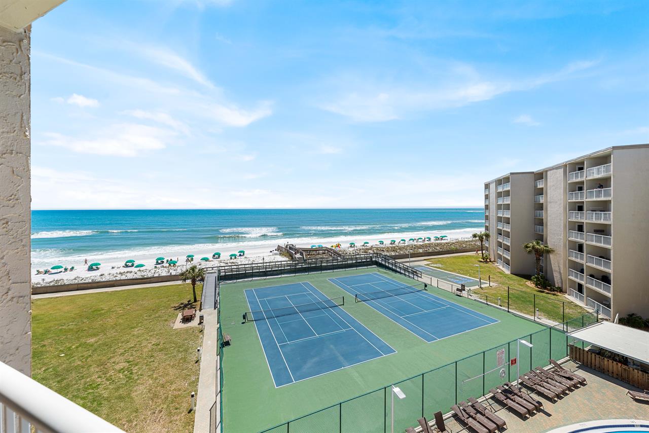 Private Beach Access With FREE Beach Service March 1  Oct 31
