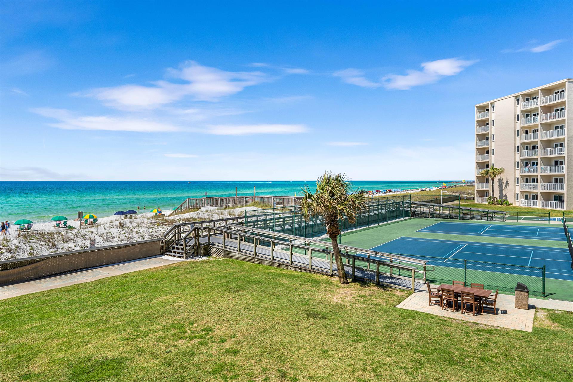 FREE Beach Service March 1  Oct 31