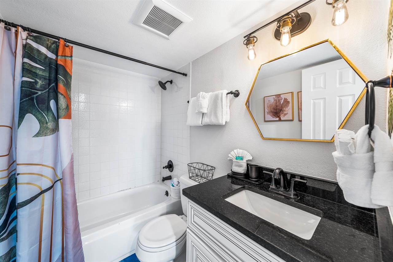 HSRC Guest Bathroom with TubShower Combo