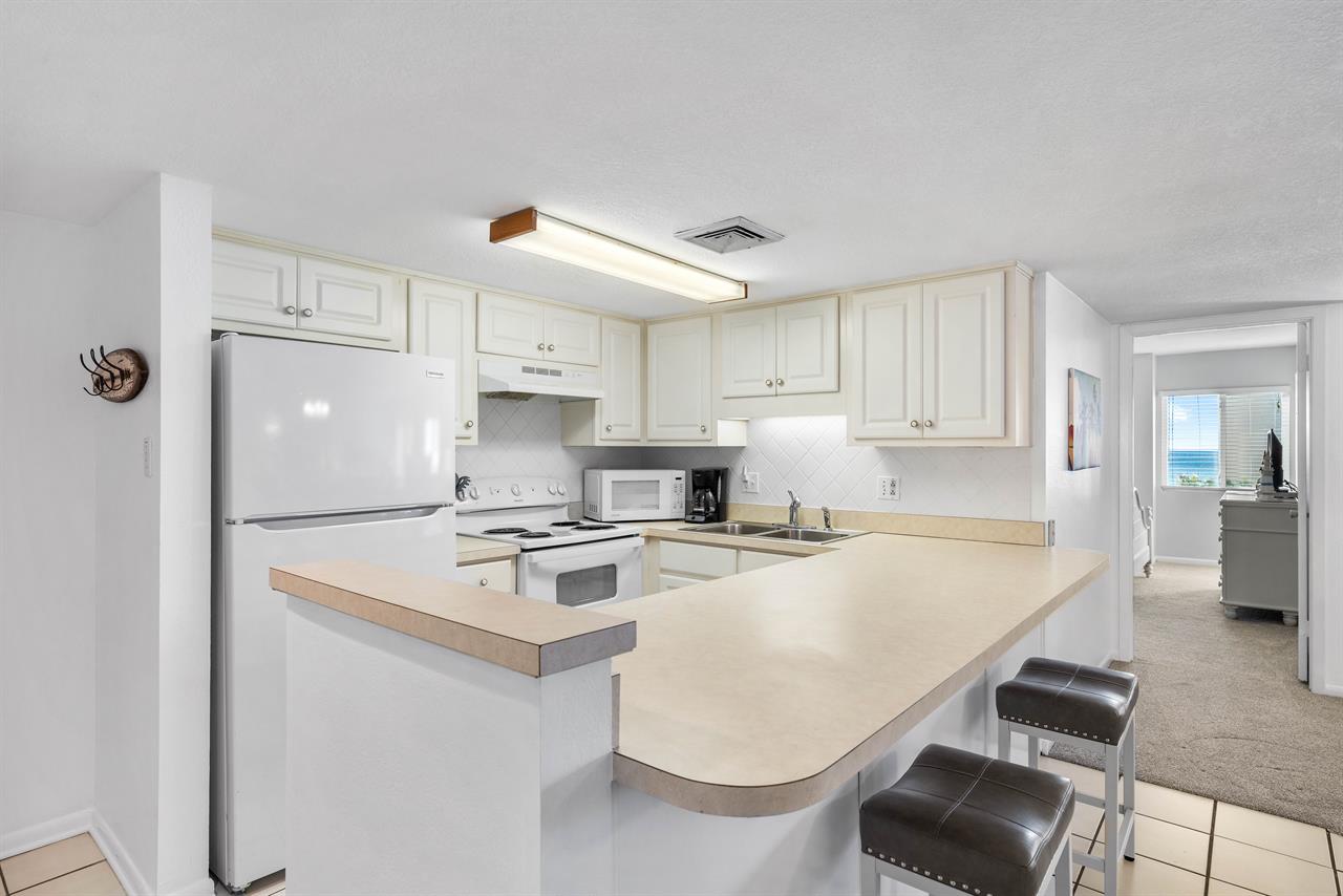 Fully Stocked Kitchen