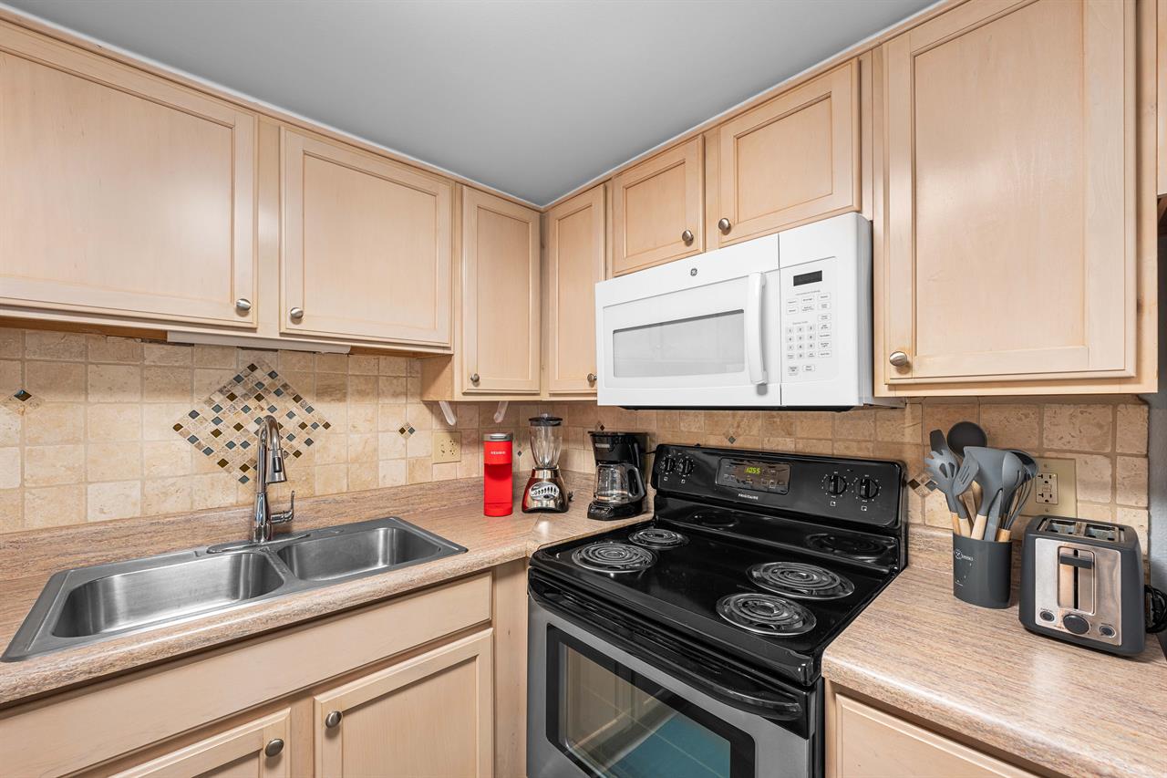 Fully Stocked Kitchen