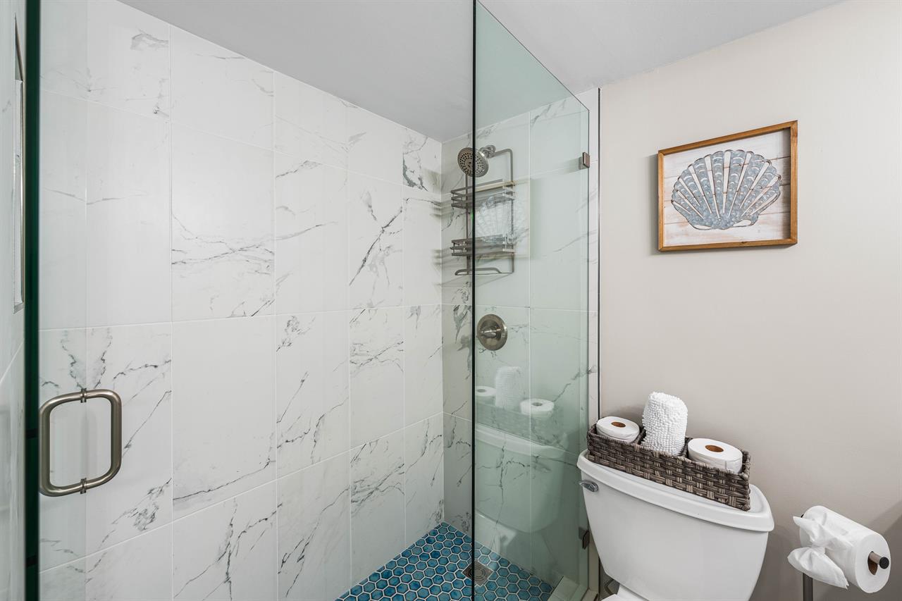 Master Bathroom with walkin shower
