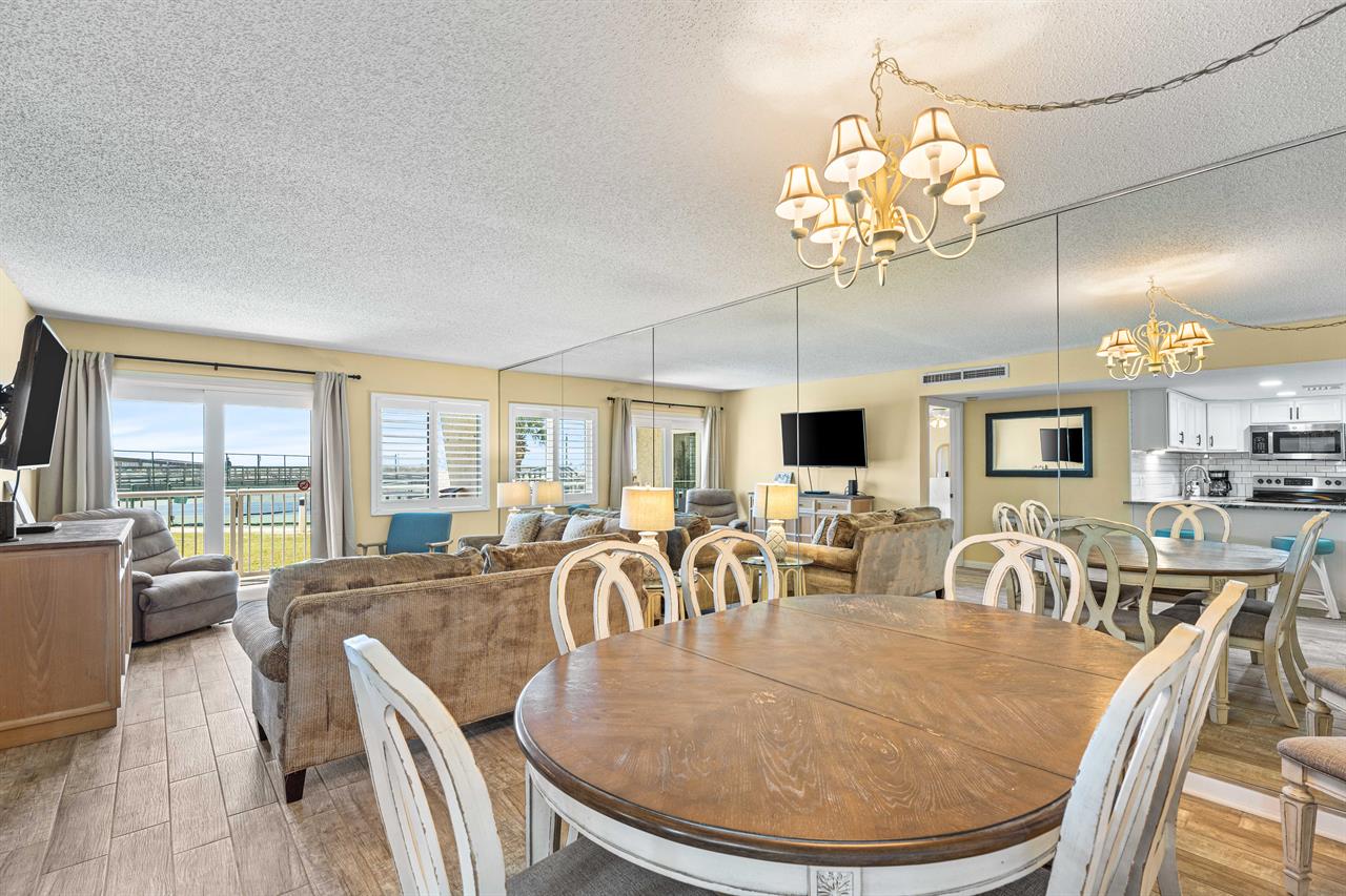 HSRC Dining Room with Seating for Six