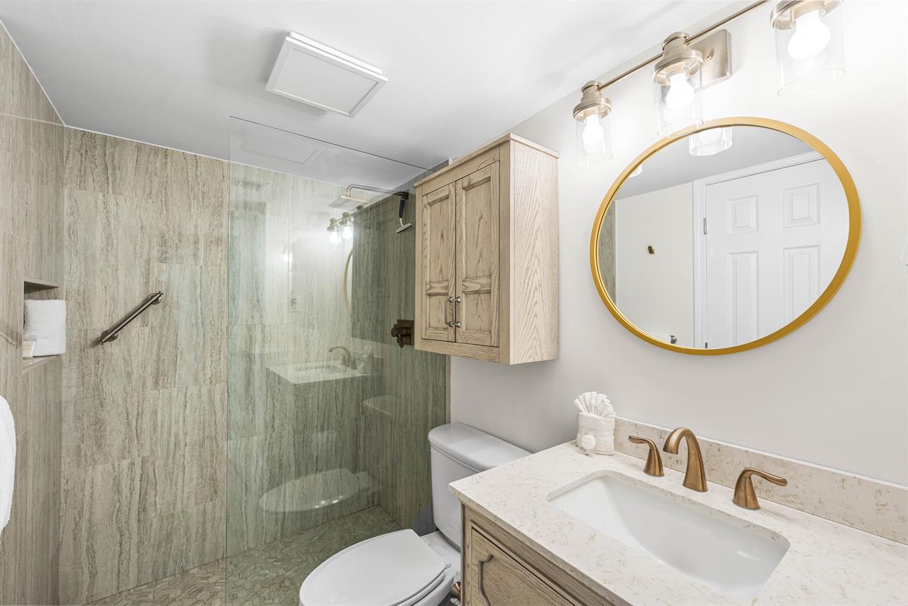 Bathroom with walkin shower