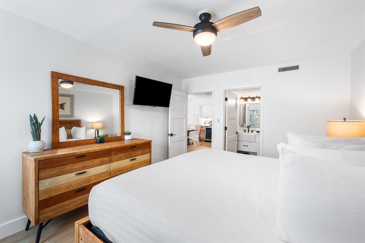 HSRC Master Bedroom with 40 TV