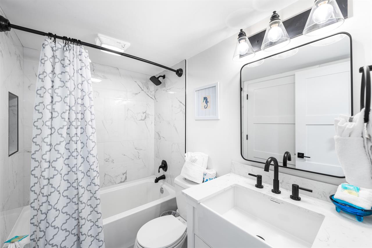 HSRC Guest Bathroom with TubShower Combo