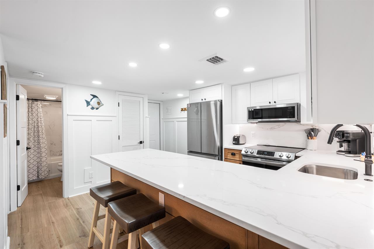 HSRC Breakfast Bar  Guest Bathroom