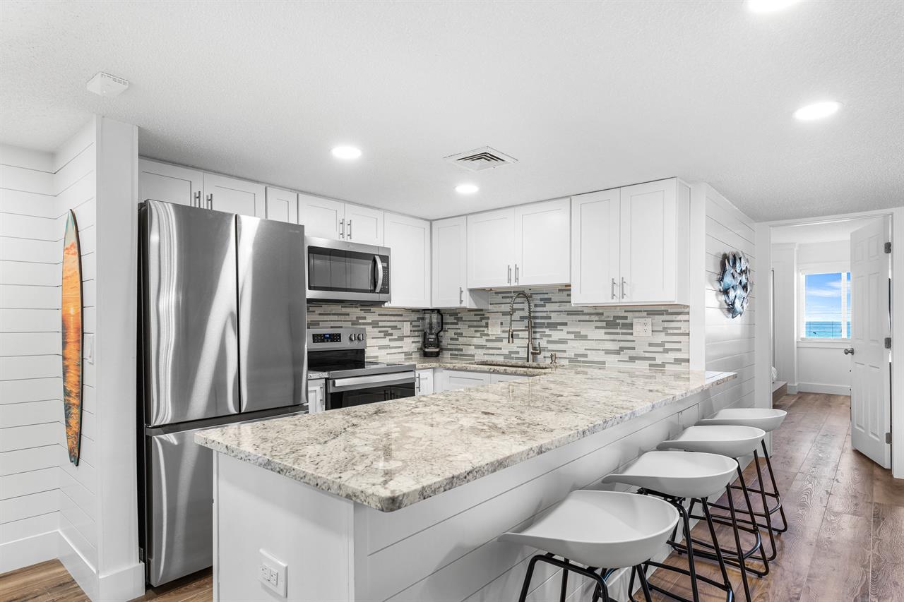 Coastal Kitchen Retreat – Completely renovated with stainlessst