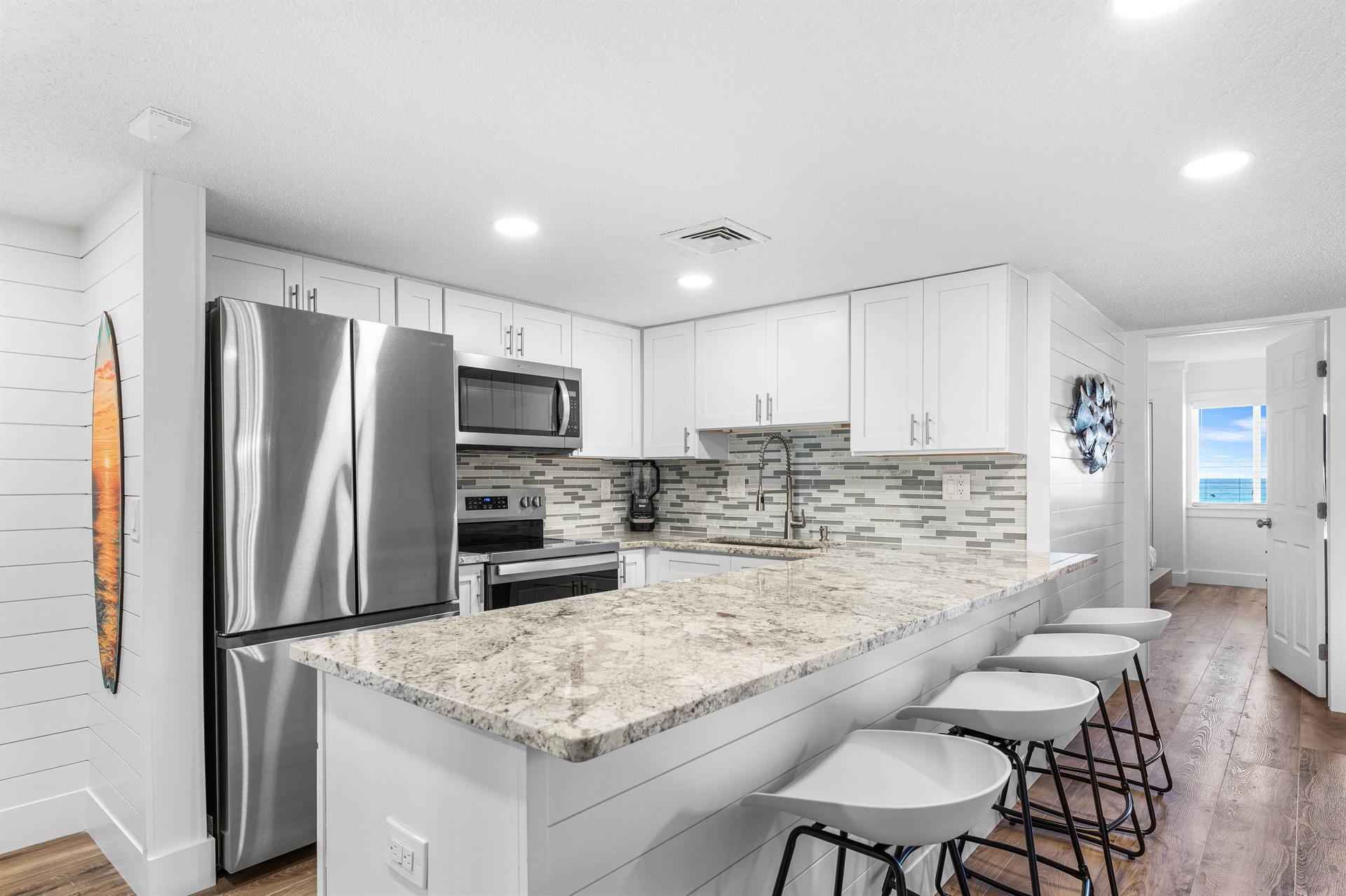 Coastal Kitchen Retreat – Completely renovated with stainlessst