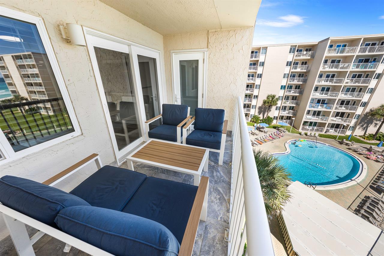 Private Outdoor Retreat – Relax on your balcony with stunning, u