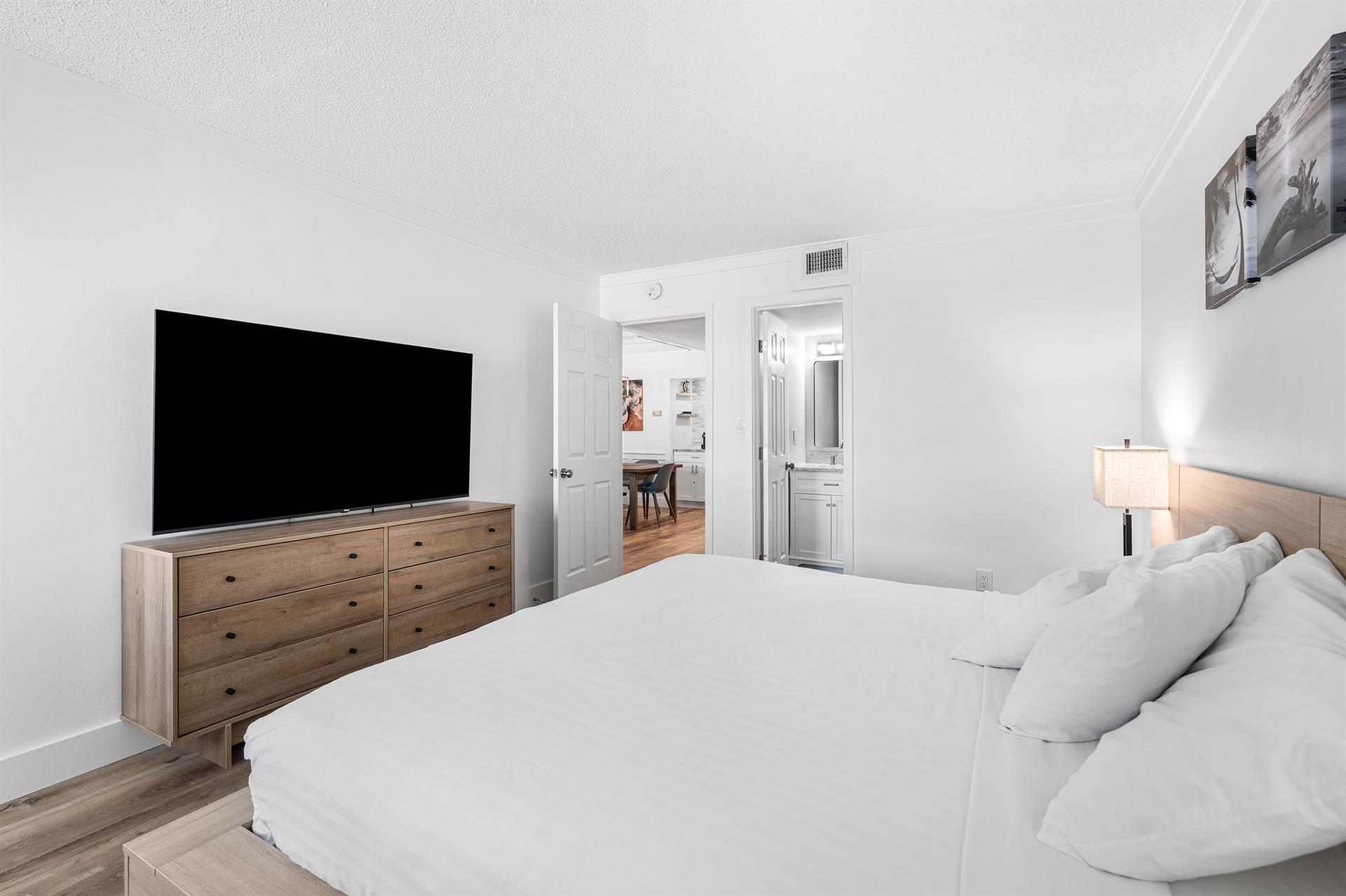 Relax in Luxury – Spacious master bedroom with a plush kingsize