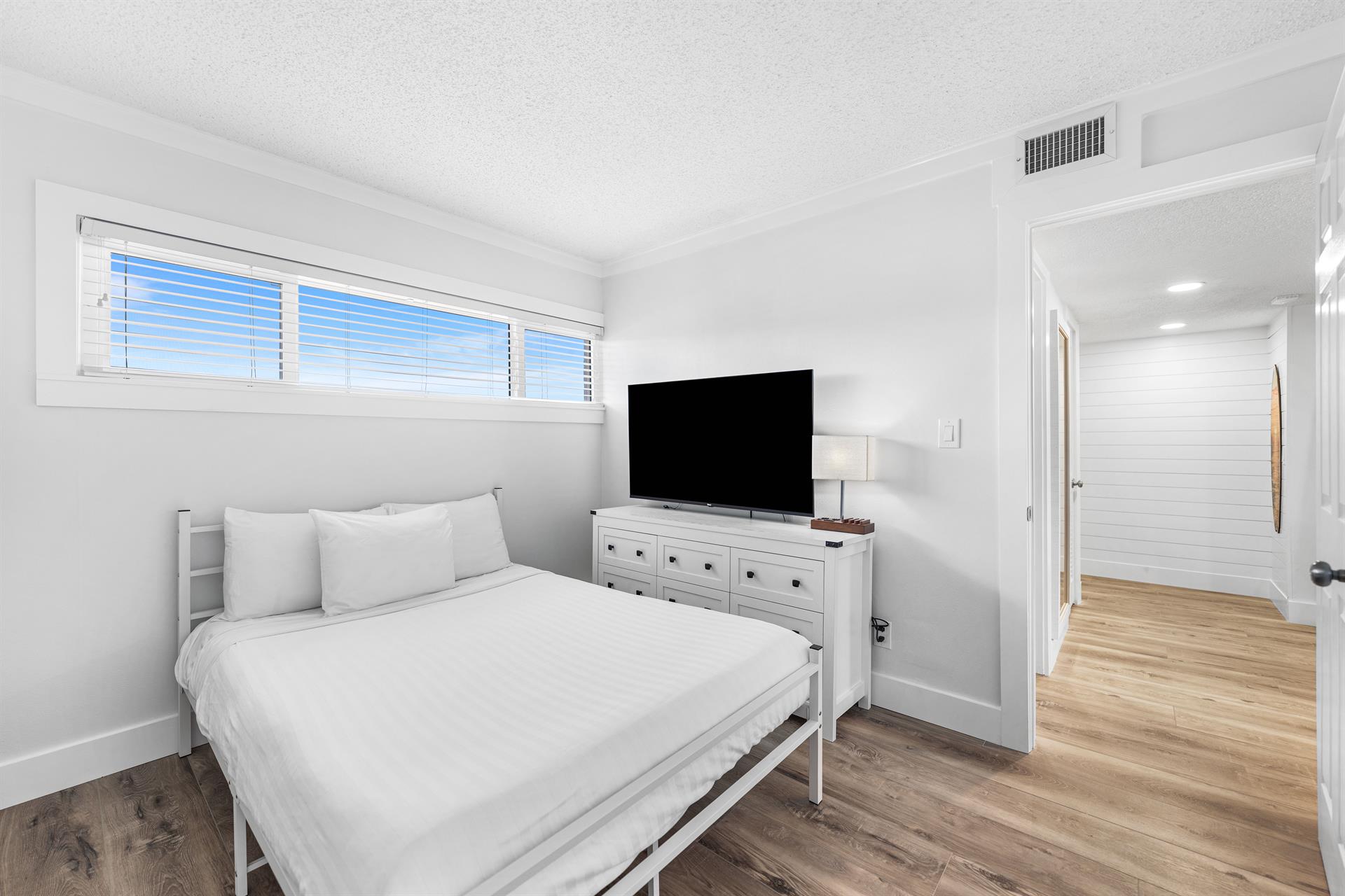 Convenient  Comfortable – Features dresser storage and sleeping