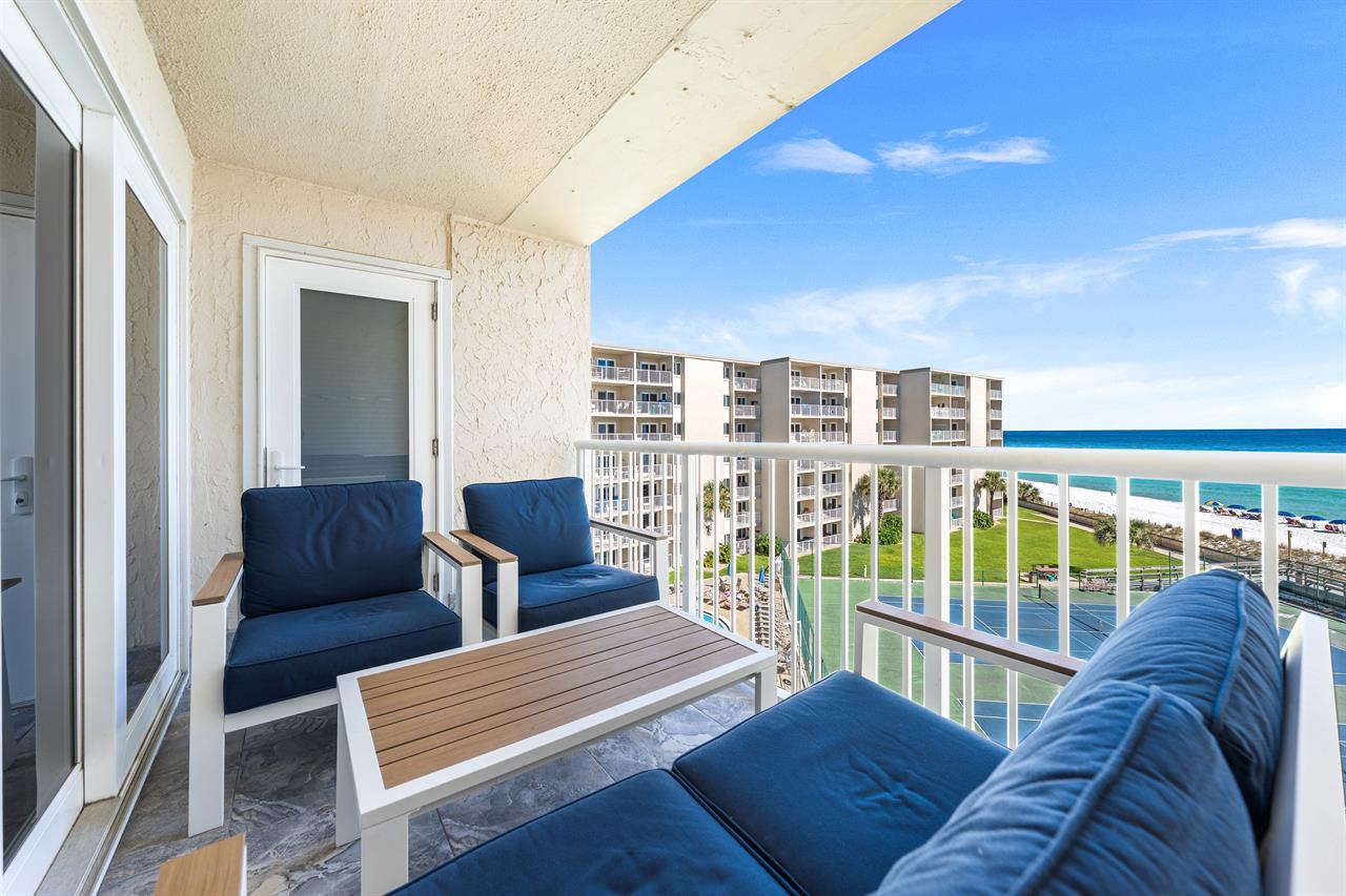 Gulf View Escape – Sip your morning coffee while taking in breat