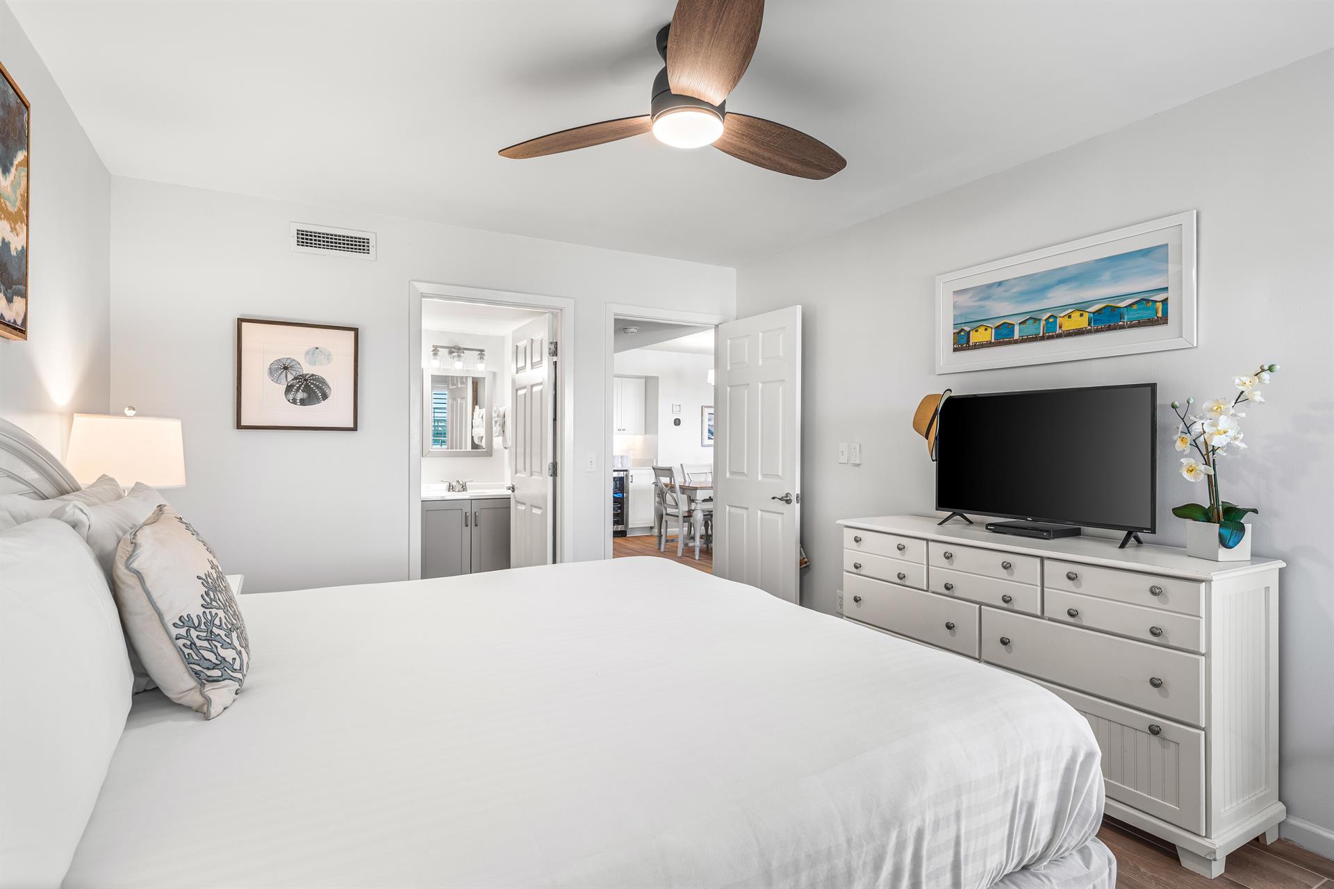Wake up to Gulf views in your king bed master suite.